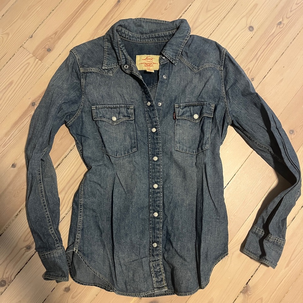 Levi’s vintage jean shirt size small excellent condition